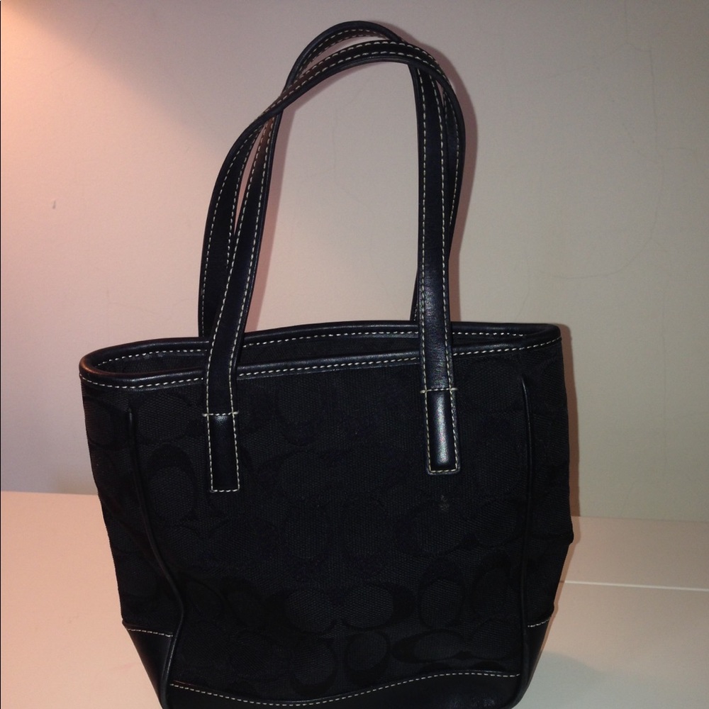 Coach handbag (black).